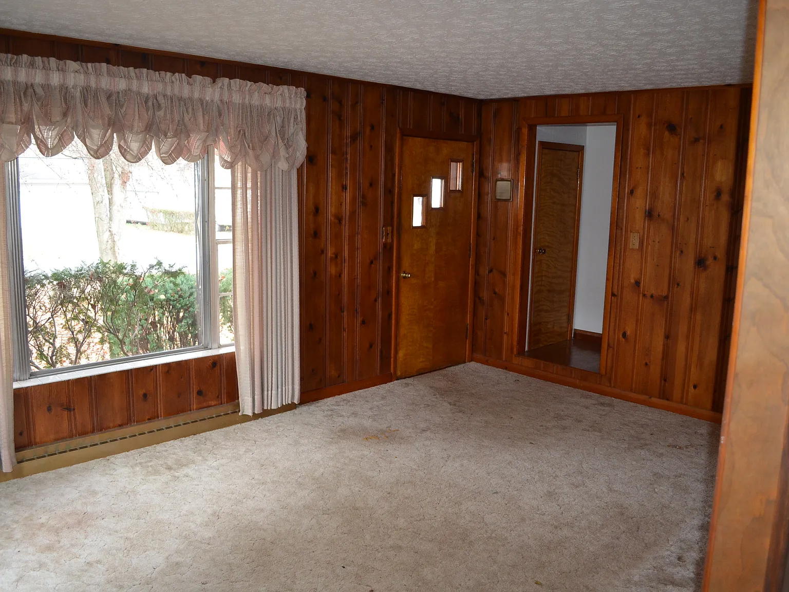 3 bed, 1383 sqft, $1,300 — Photo 4