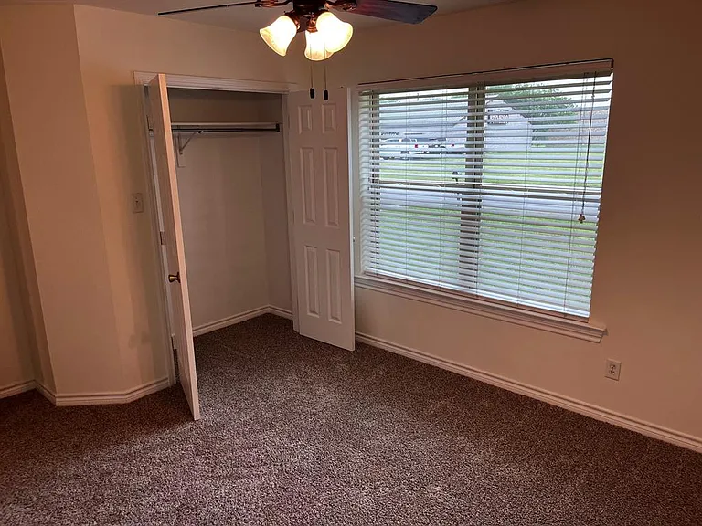 315 College Ave — Photo 9
