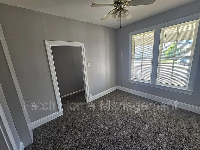 909 E Princess St — Photo 5