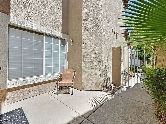 3rd image of 427 Blush Creek Pl