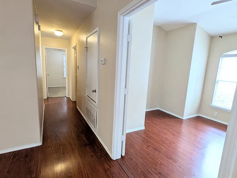 823 Sugar Brook Dr — Photo 2