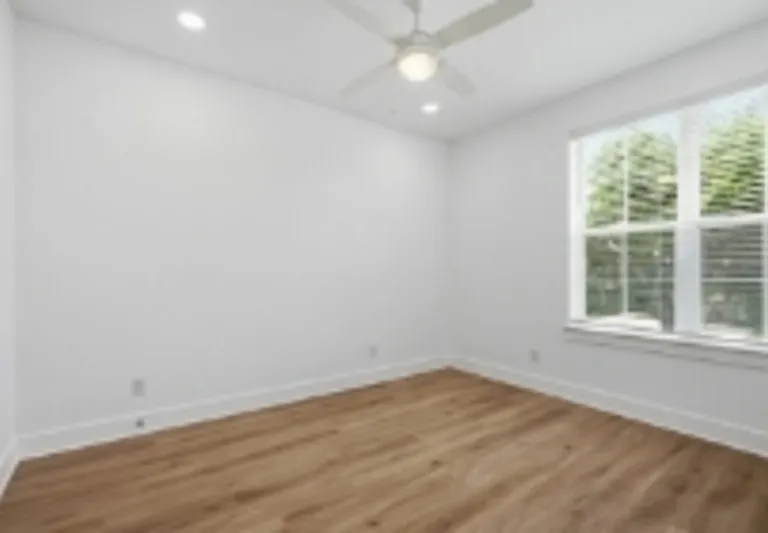 3321 S University Dr — Photo 15