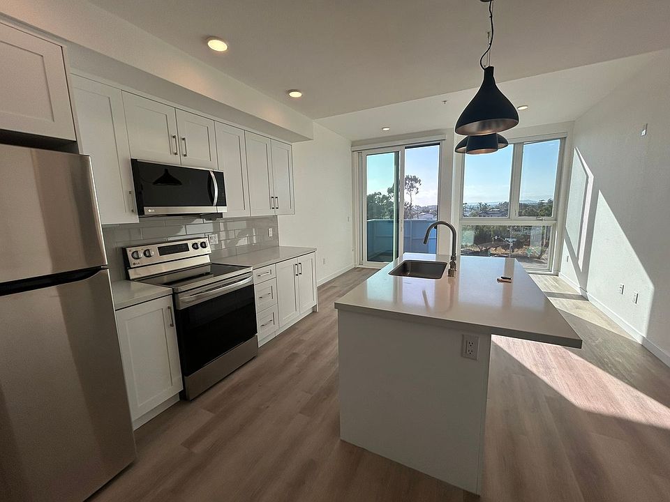 1st image of 4015 Richmond St #401