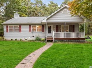 18 Cora Ct, Hampton Bays, NY 11946