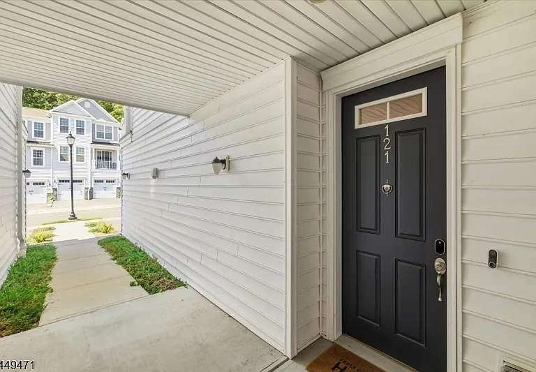 121 Sequoia Dr — Photo 2