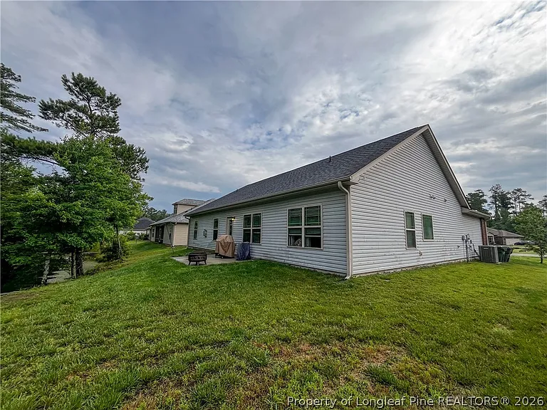 144 Parkside Dr — Photo 17