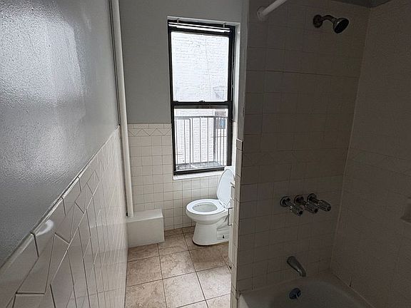 5th image of 280 Hawthorne Ave #9