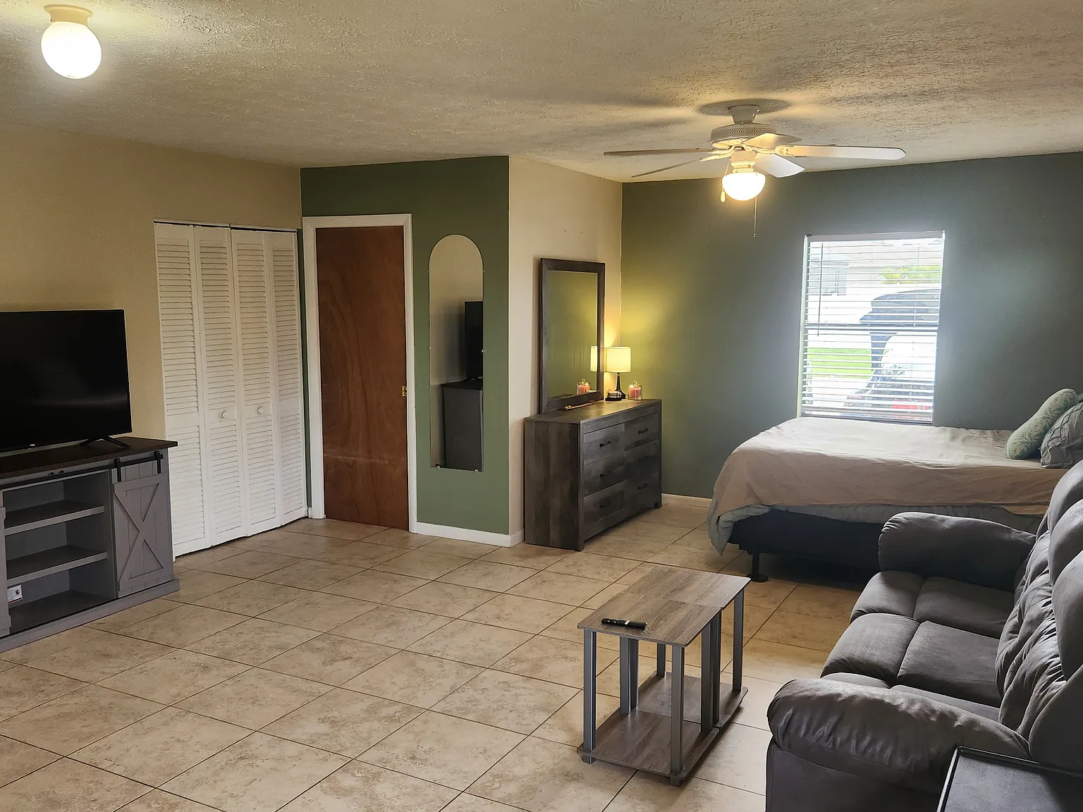 549 SW Fredrica St — Photo 4