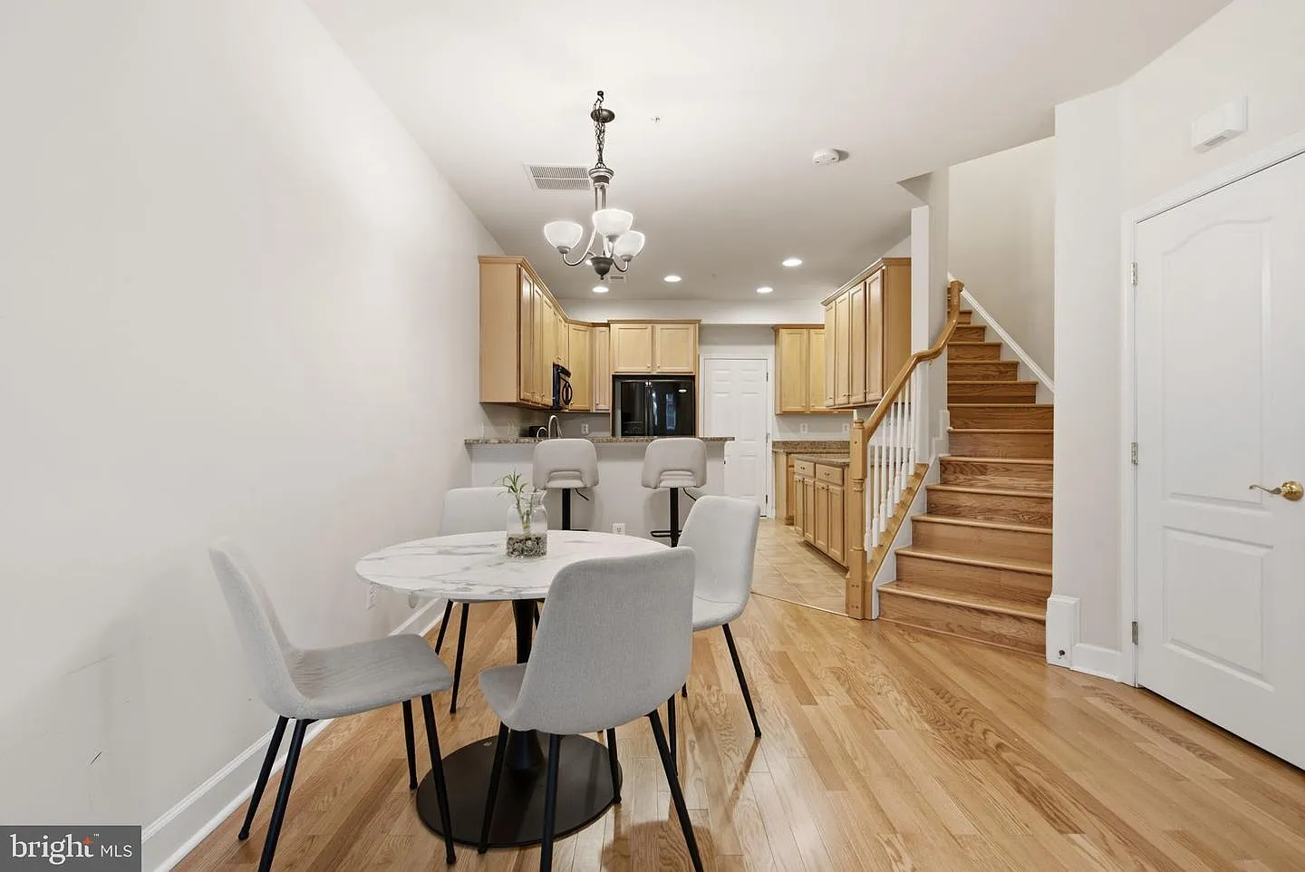3 bed, 2.5 bath, 1613 sqft, $2,800 — Photo 4