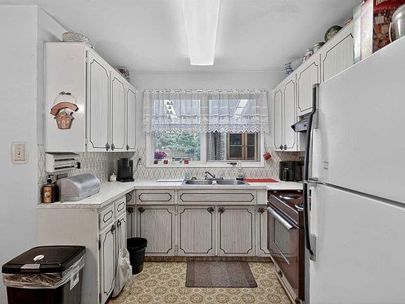 4th image of 4911 E Vanguard Rd NW