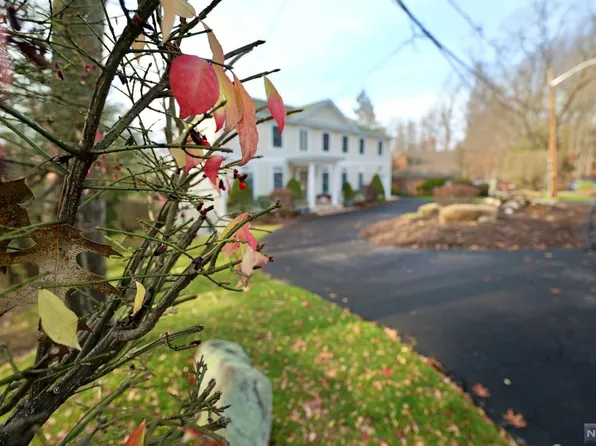 9 Zanoni St, Woodcliff Lake, NJ 07677