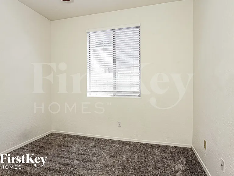 2715 E Carson Rd — Photo 12