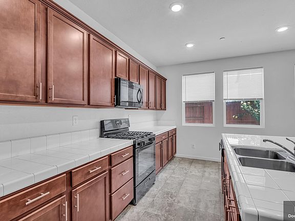 3rd image of 5262 Kankakee Dr