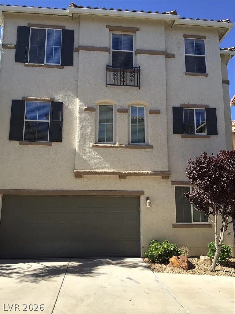 3 bed, 3.0 bath, 1353 sqft, $1,950 — Photo 1