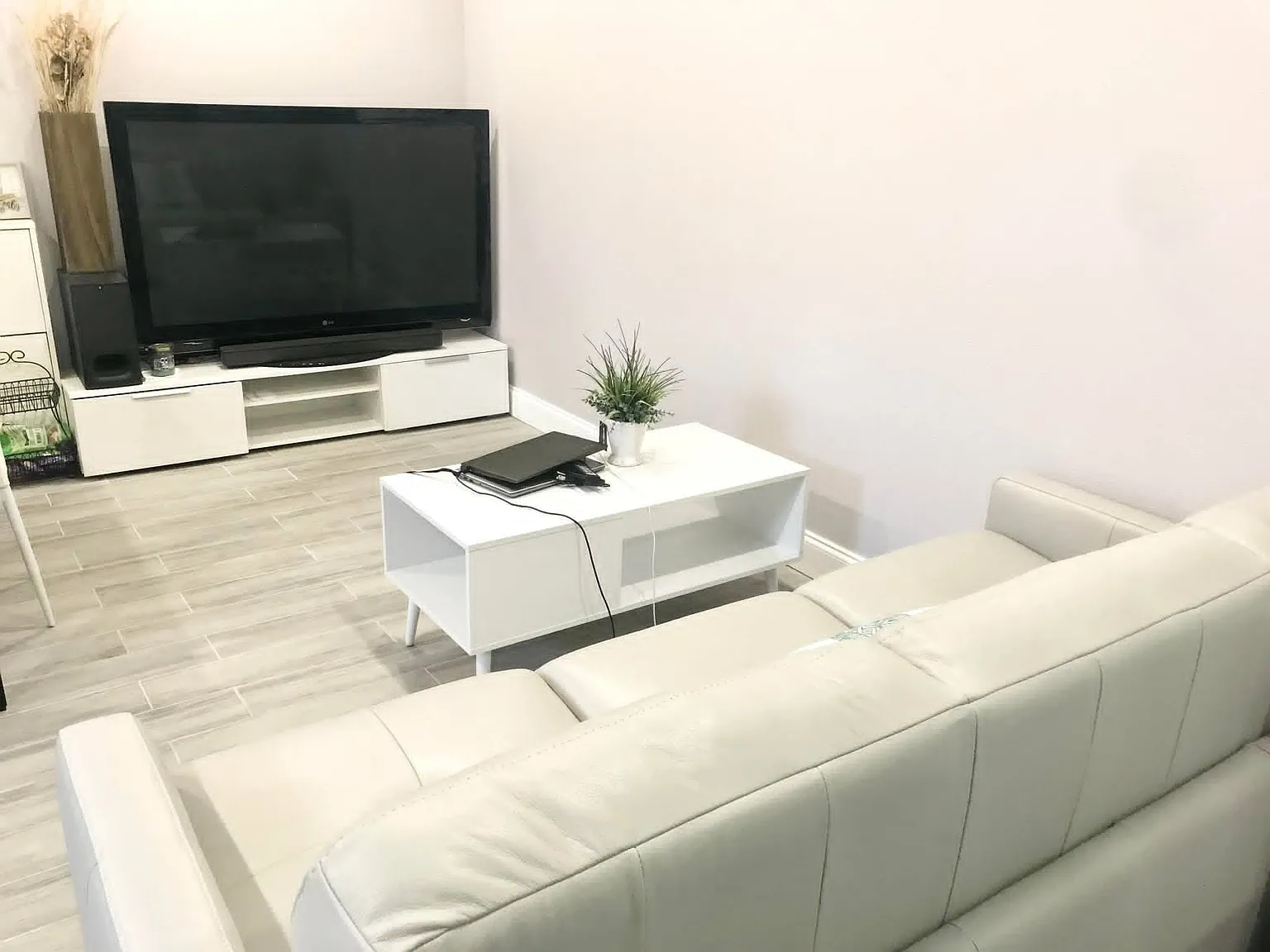 Studio, 630 sqft, $990 — Photo 4