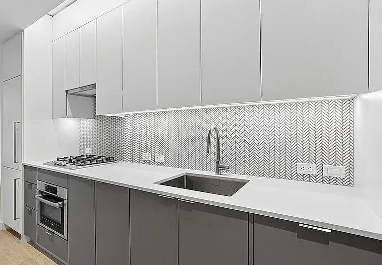 244 W 29th St #N18M — Photo 2