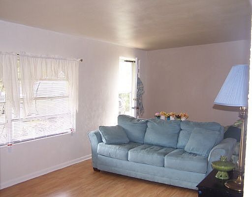 4th image of 2319 51st Avenue Dr W