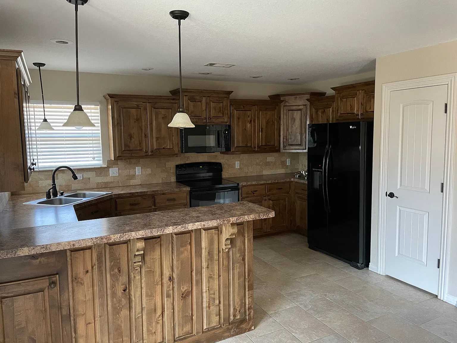 3 bed, 1582 sqft, $1,775 — Photo 3