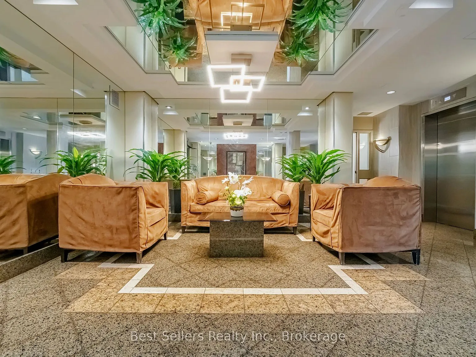 Courtney Club Condominium — Photo 4