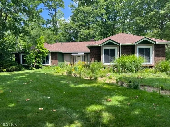 32771 N Burr Oak Dr, Solon, OH 44139