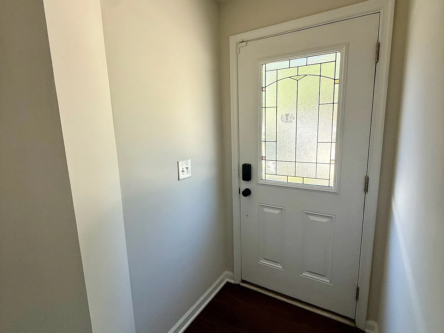 3 bed, 3.5 bath, 2376 sqft, $2,150 — Photo 2