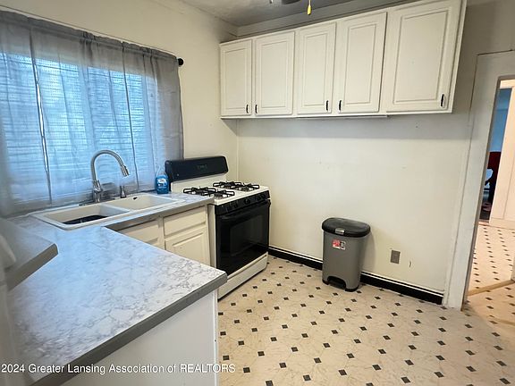 3rd image of 420 N Deerfield Ave