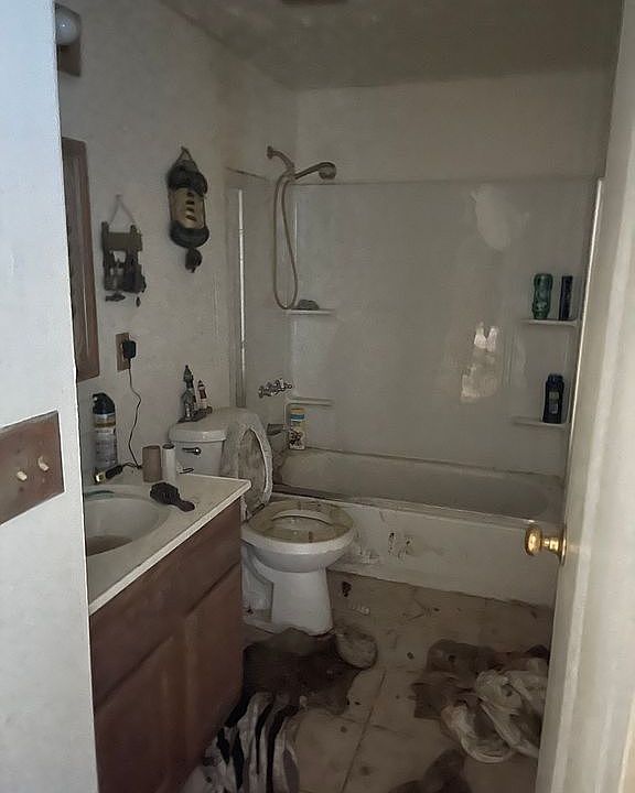 1st image of 135 Blossom Ln