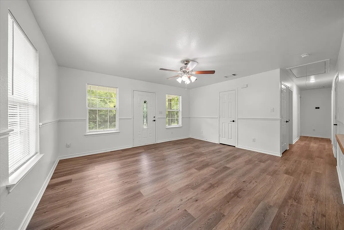 3 bed, 1057 sqft, $1,400 — Photo 3