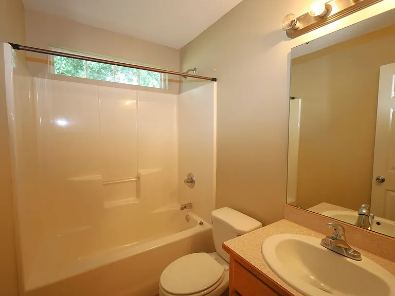 413 Bryson Cir — Photo 8