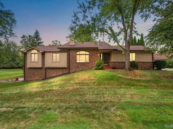 7481 E Hickory Hill Dr #25, West Bloomfield, MI 48322