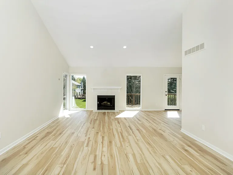 37743 Avon Ln — Photo 5