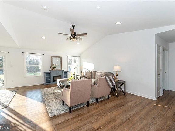 5th image of 7613 Shenandoah Ct