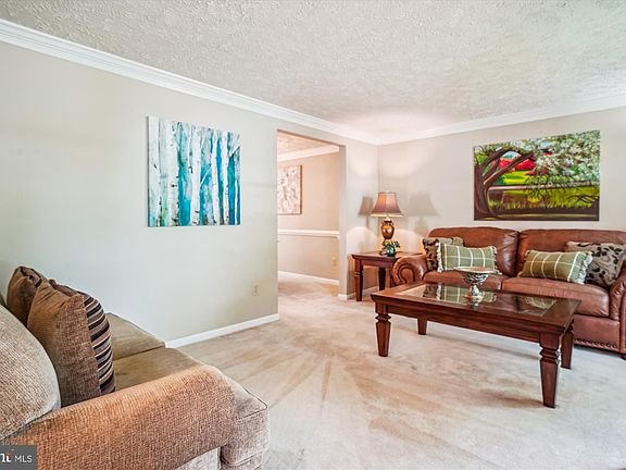 3rd image of 15082 Lindenberry Ln