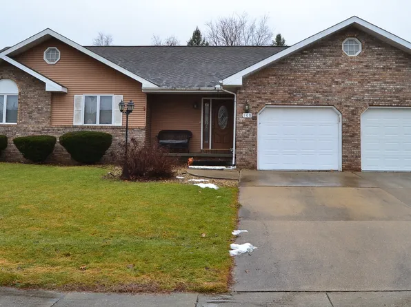 108 Aspen Dr, Clinton, IL 61727