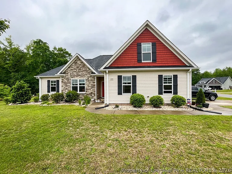 233 Fairfax Dr — Photo 1
