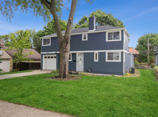 325 N Commonwealth Ave, Elgin, IL 60123