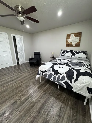Oak Leaf Ln Photo 1