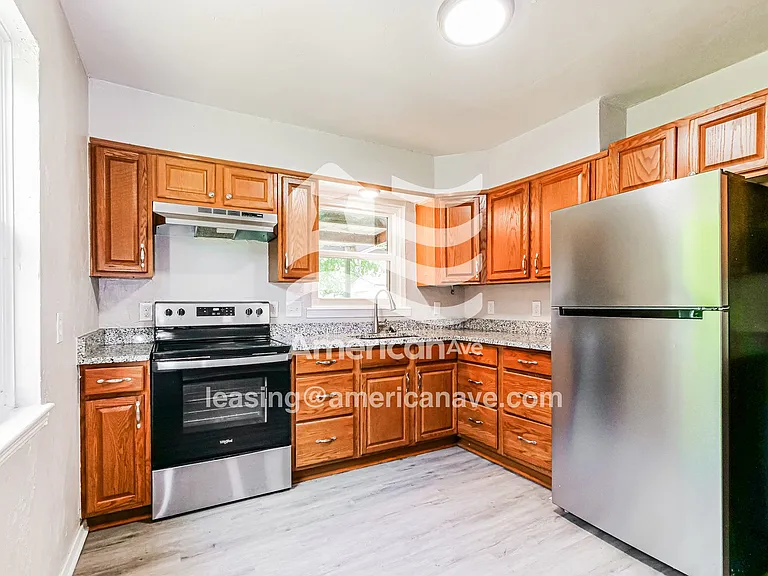 1073016_003_kitchen_4.jpg