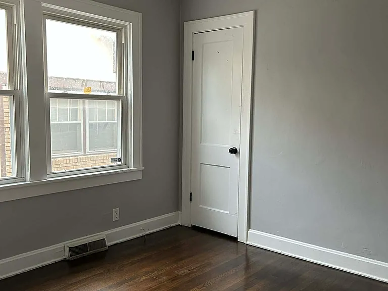 5831 Euclid Ave — Photo 10