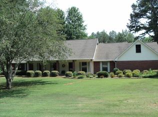 2385 Edgemont Dr, Tupelo, MS 38804