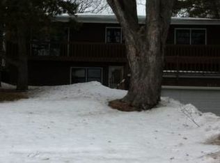 3085 W Owasso Blvd, Roseville, MN 55113