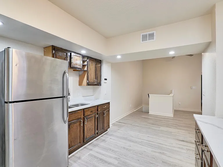 1421 N Park Pl — Photo 19