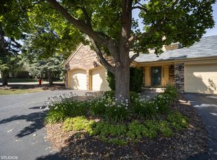 1 The Court Of Overlook Blf, Northbrook, IL