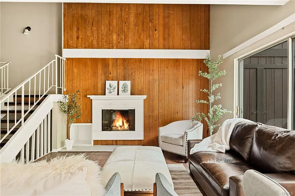 3 bed, 2.5 bath, 1987 sqft, $2,400 — Photo 1