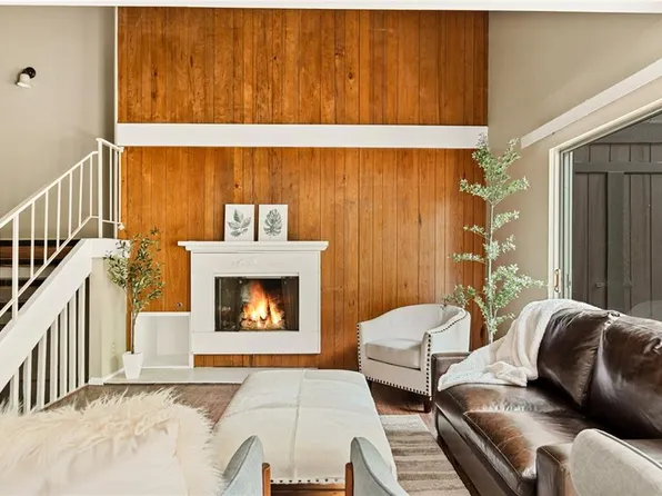 966 Willow Creek Rd APT 9, Lake Arrowhead, CA 92352