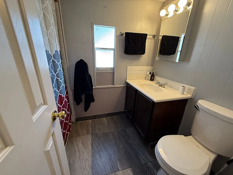 809 Newark St — Photo 13