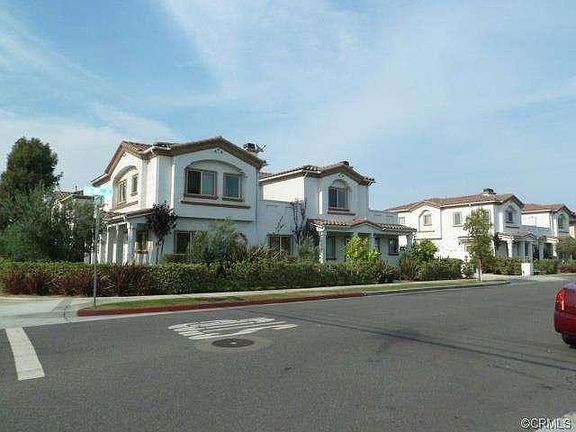 Mediterranean styl complex - each building has 2 units