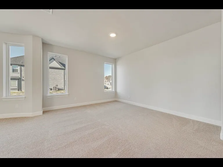 1507 Buckthorn Rd — Photo 3