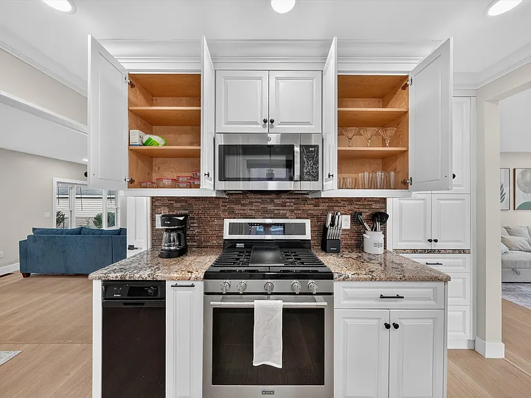 2115 E Hudson Ave — Photo 32