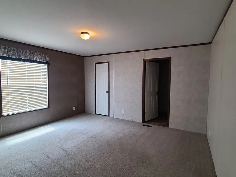 Camelot Manor — Photo 19